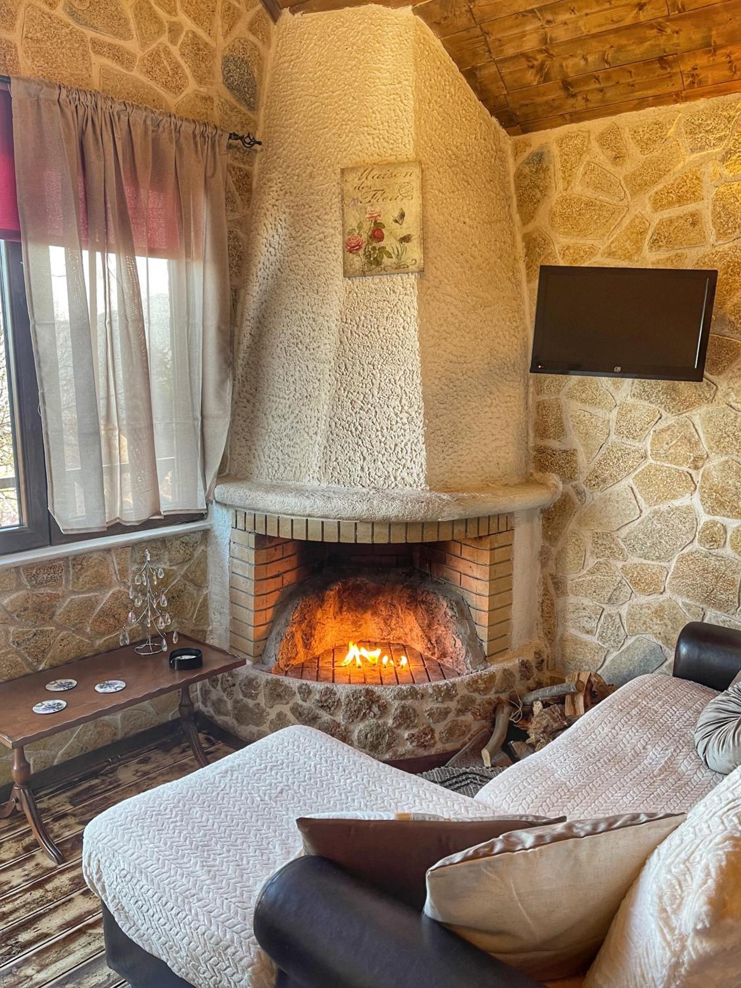 Anilia Guesthouse Synikia Mesi Trikalon Exterior foto